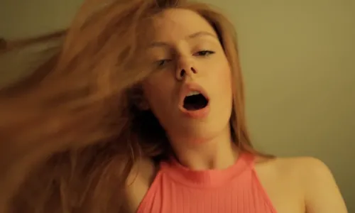 Arina Fox Gives a Hot Bl…