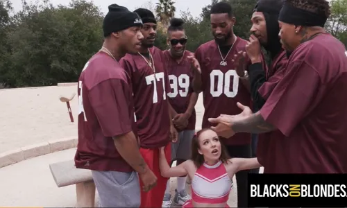 Колледжская чирлидерша ж…